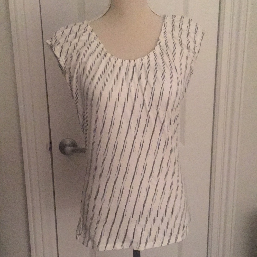 💰3/$24 Loft white and black cap sleeve tee